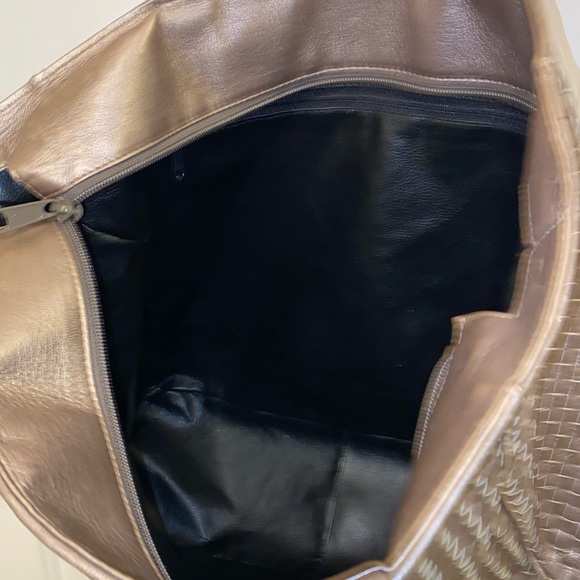 Cole Haan leather, basket weave,shoulder Bag. Made in Italy 🇮🇹 - Picture 8 of 9